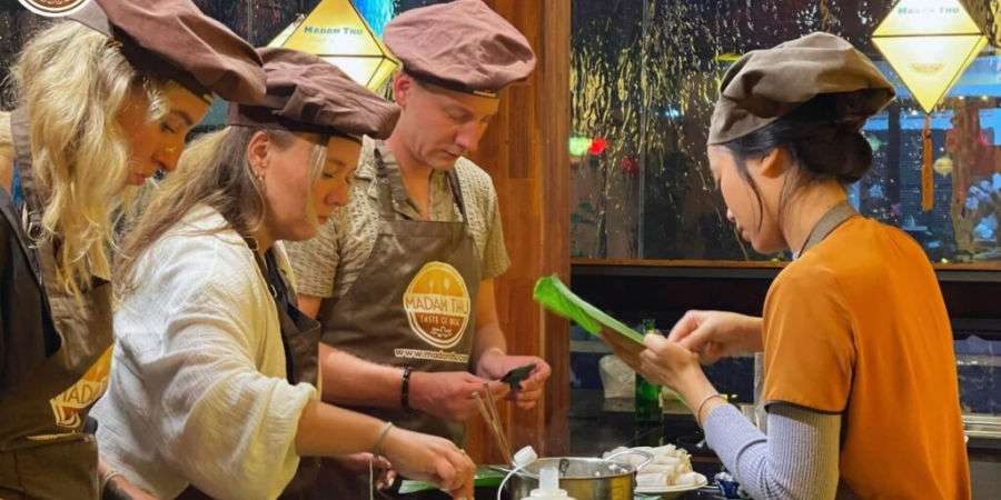 Tận mắt chứng kiến quy trình làm bánh truyền thống