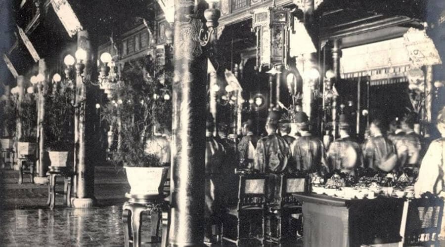 Xuất hiện từ thời nhà Nguyễn, chỉ dành cho hoàng tộc và quan lại