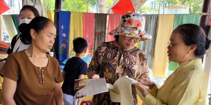 Lụa tơ sen Huế Lụa tơ sen Huế